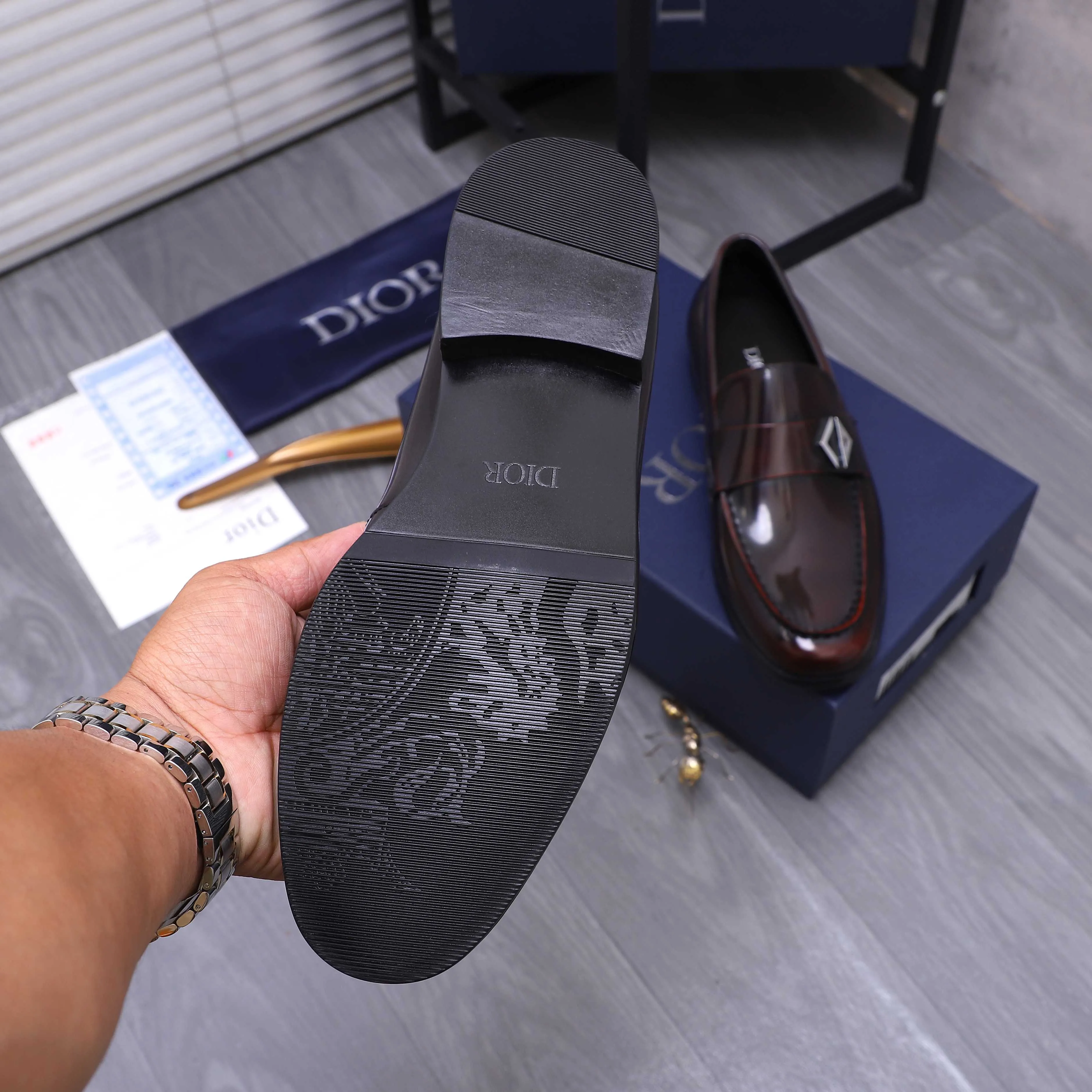 Men's shoes 💰580 Product trademark: Dior "Dior" formal business leather shoes Regular size: 39-45 (45 is custom-made and non-returnable) Product materials: Selected color-brushed pearlescent cowhide upper, cowhide lining, original outsole